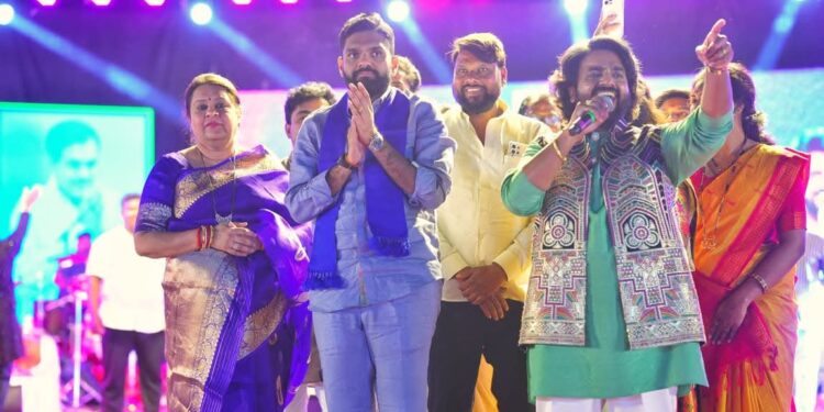 “आदर्श शिंदेच्या बुलंद भीमगीतांनी धाराशिव दणाणले; भाजपाच्या भीम महोत्सवाला अभूतपूर्व जनसागर, ‘जय भीम’च्या घोषात शहर झाले भीममय!”