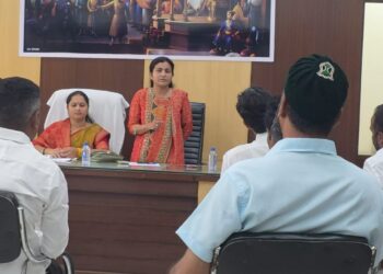 माझ्या कर्मचाऱ्यांवर दबाव टाकाल तर गुन्हा दाखल करणार – अंधारे न.प. सर्वसाधारण सभेत मुख्याधिकाऱ्यांनीच सत्ताधाऱ्यांना सुनावले !