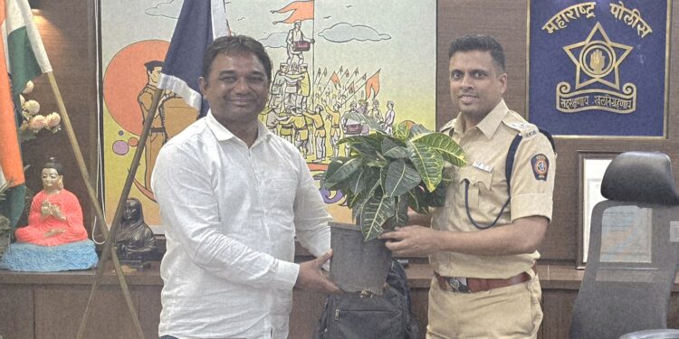 “आपला धाराशिव कसा आहे?” बदलीनंतरही नाळ जपणारे आयपीएस अधिकारी अतुल कुलकर्णी; सोलापूर ग्रामीण पोलीस अधीक्षक कार्यालयातील अनुभव 