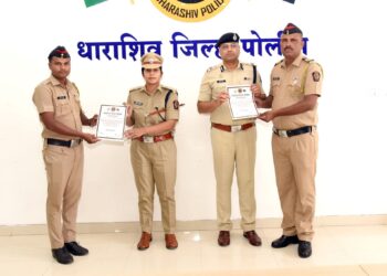 उत्कृष्ट कामगिरीबद्दल आय जी मिश्रा यांच्या हस्ते पोलीस हवालदार सुधाकर भांगे यांचा विशेष सन्मान