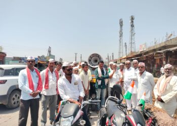 प्रशासनाच्या उदासीनतेविरोधात शेतकऱ्यांचा एल्गार; नळदुर्गमध्ये भव्य मोटरसायकल रॅलीने गाजवला महाराष्ट्र दिन