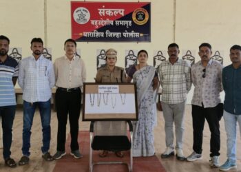 महिलांच्या गळ्यातील मंगळसूत्र चोरी करणारी टोळी जेरबंदस्थानिक गुन्हे शाखेची धडाकेबाज कारवाई; ४ आरोपी ताब्यात, ८ लाख ३८ हजार ५०० रुपयांचा मुद्देमाल जप्त