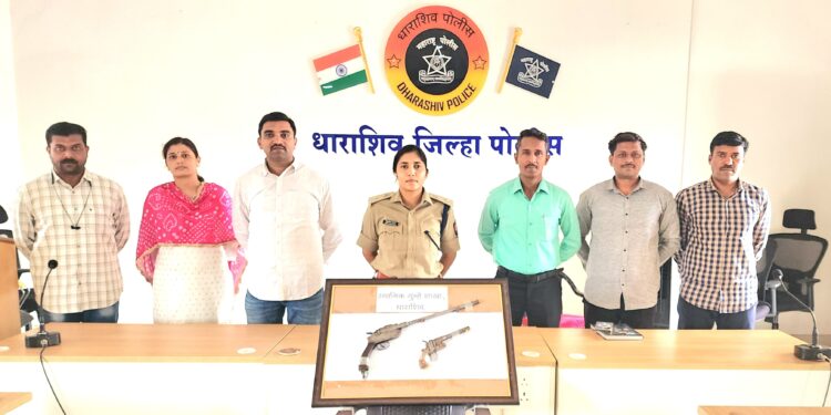 कन्हेरवाडी पाटीजवळ स्थानिक गुन्हे शाखेची धडक कारवाई; गावठी कट्ट्यासह आरोपी जेरबंद, चोरीची दुचाकी जप्त