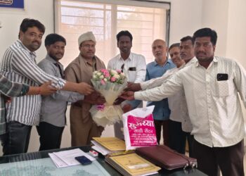 उस्मानाबाद जिल्हा मोटर महासंघाकडून अप्पर पोलीस अधीक्षक सचिन पांडकर यांचा सत्कार