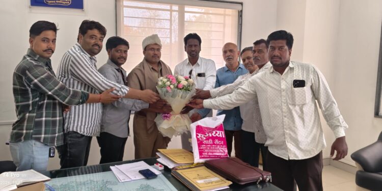 उस्मानाबाद जिल्हा मोटर महासंघाकडून अप्पर पोलीस अधीक्षक सचिन पांडकर यांचा सत्कार