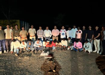 “दर्शन बिअर बारच्या आड जुगाराचा गोरखधंदा…श्रीपाद वीरसह “या” ११ जणांना पोलिसांचा दणका
