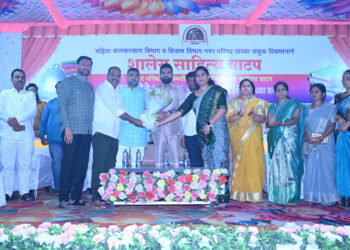 मल्हार पाटील यांच्या वाढदिवसानिमित्त १,४०० विद्यार्थ्यांना शालेय साहित्याचे वाटप