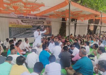 शिक्षकांचे टीईटीतून मुक्त करण्यासह विविध मागण्यासाठी शाळा बंद आंदोलन जिल्हाधिकारी कार्यालयासमोर शिक्षकांचा एल्गार !