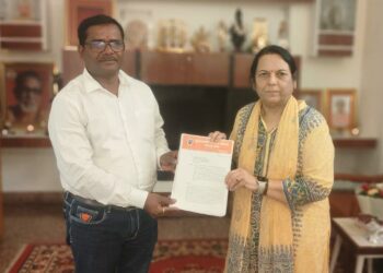ऊसतोड कामगारांच्या प्रलंबित कल्याणकारी योजनांबाबत डॉ. नीलम गोऱ्हे यांचा पुढाकार; समाजकल्याण आयुक्तांसोबत बैठक घेणार