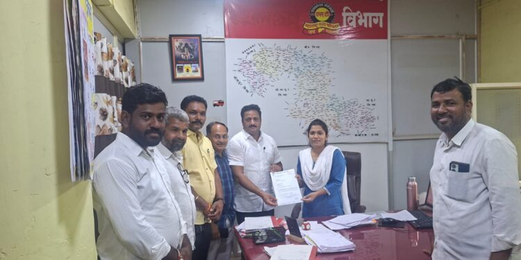 एस.टी. भाडेवाढ तात्काळ मागे घ्या काँग्रेसचे परिवहन मंत्र्यांना निवेदन