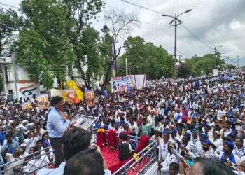 आरक्षणाला हात लावाल तर सरकारला रस्त्यावर उत्तर देऊ – आनंदराज आंबेडकर भर पावसात कडाडले