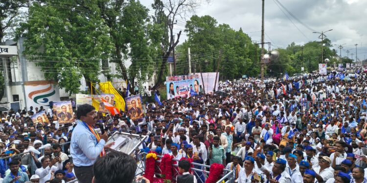 आरक्षणाला हात लावाल तर सरकारला रस्त्यावर उत्तर देऊ – आनंदराज आंबेडकर भर पावसात कडाडले