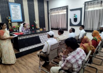 पथविक्रेत्यांना ओळखपत्र-विक्री प्रमाणपत्र लवकर देण्याच्या सूचना 