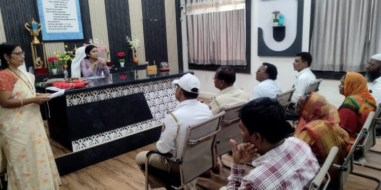 पथविक्रेत्यांना ओळखपत्र-विक्री प्रमाणपत्र लवकर देण्याच्या सूचना 