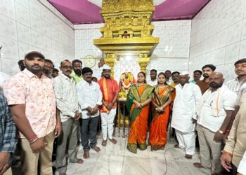 धारासुर मर्दिनी मंदिरात सै.नेहाराहुल काकडे यांच्या हस्ते घटस्थापना